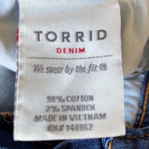 Torrid women’s cropped denim jeans. Torrid 24 jean - Picture 4 of 8